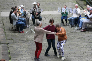 Dance-feature